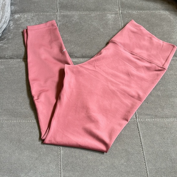 Nike Performance Top in Dusty Pink - Picture 8 of 10